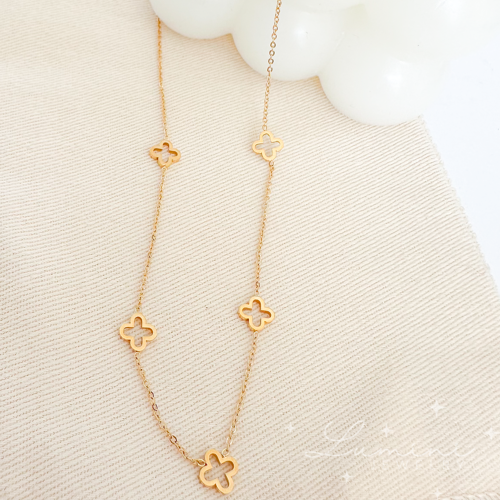 gold clover necklace