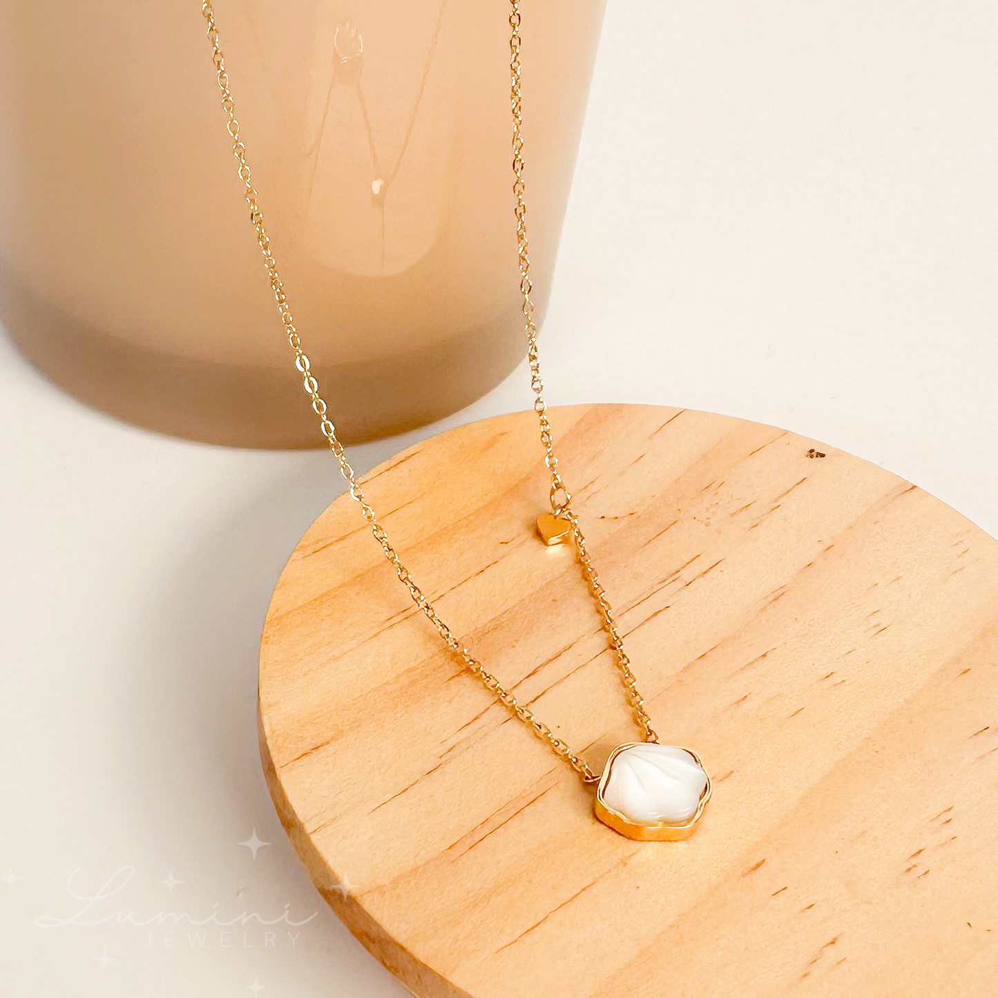 Snow Shell Necklace