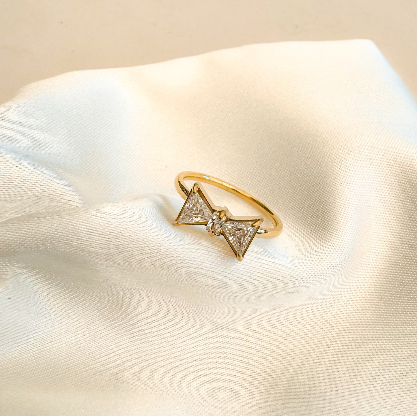 white bow cz ring