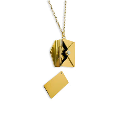 gold pendant necklace