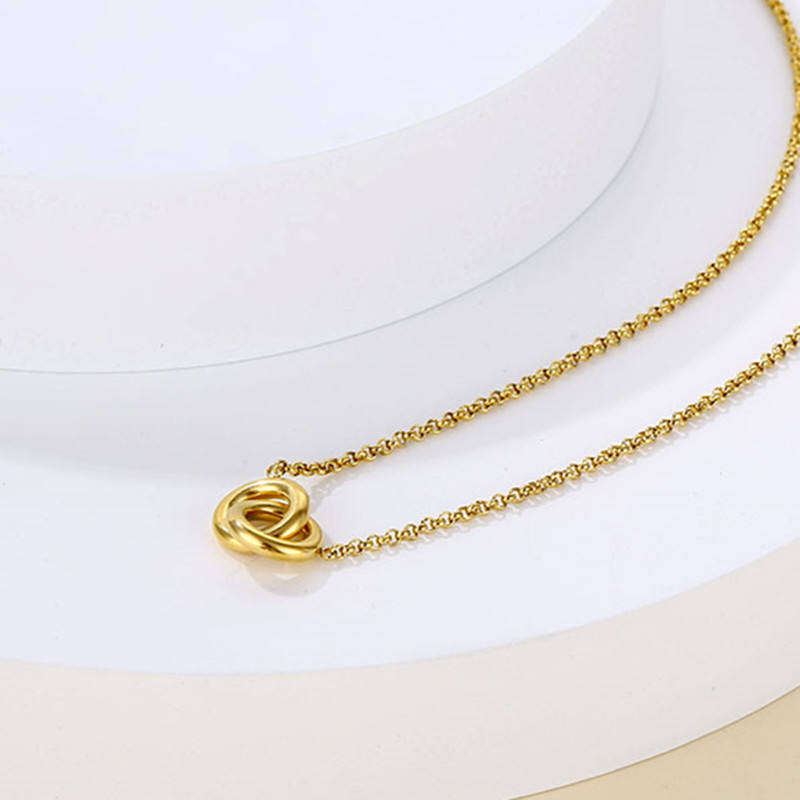 Gold Interlocking Necklace